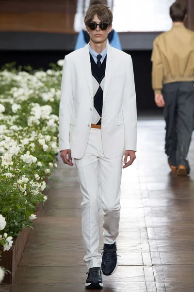 Look 30